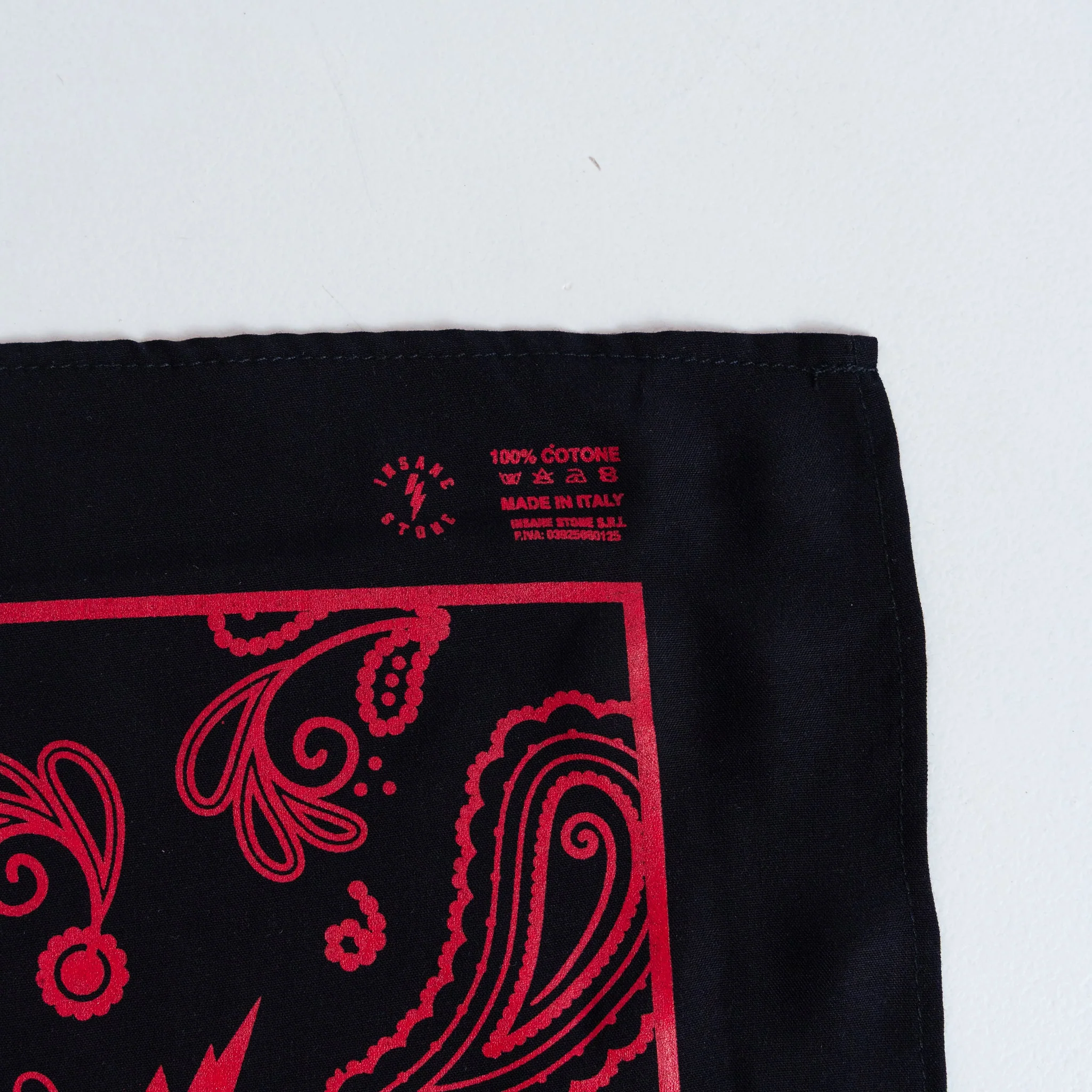 Bandana Heritage - Black & Red - Image 5